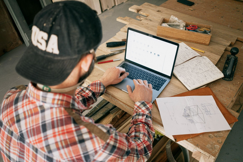 etsy sellers working on his business and bookkeeping