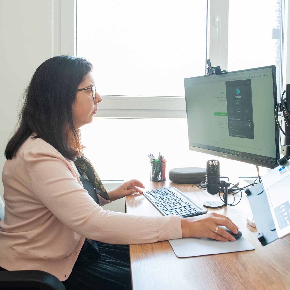 Ana Ristovska, co-founder of Books at Ease, working in QuickBooks Online at her desk